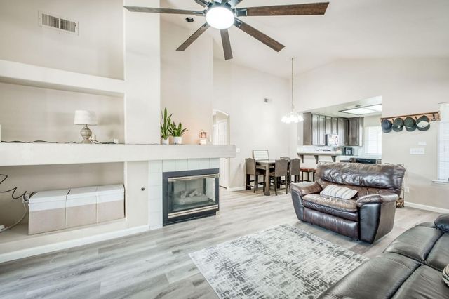5706 W Sample Avenue W, Fresno, CA 93722