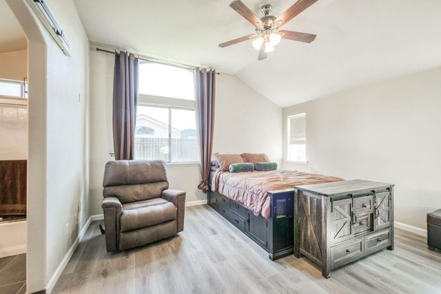 5706 W Sample Avenue W, Fresno, CA 93722