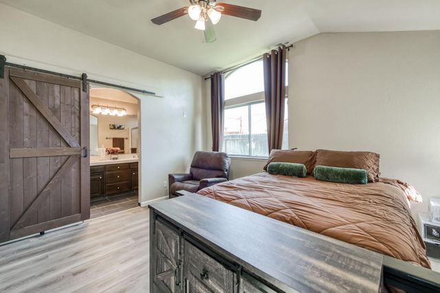 5706 W Sample Avenue W, Fresno, CA 93722
