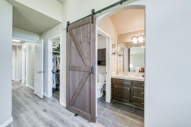 5706 W Sample Avenue W, Fresno, CA 93722