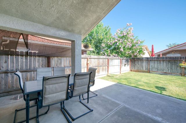5706 W Sample Avenue W, Fresno, CA 93722