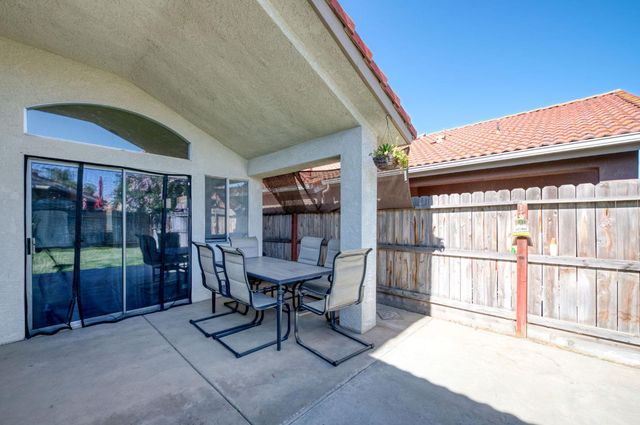 5706 W Sample Avenue W, Fresno, CA 93722