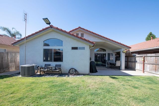 5706 W Sample Avenue W, Fresno, CA 93722