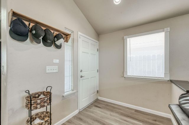 5706 W Sample Avenue W, Fresno, CA 93722