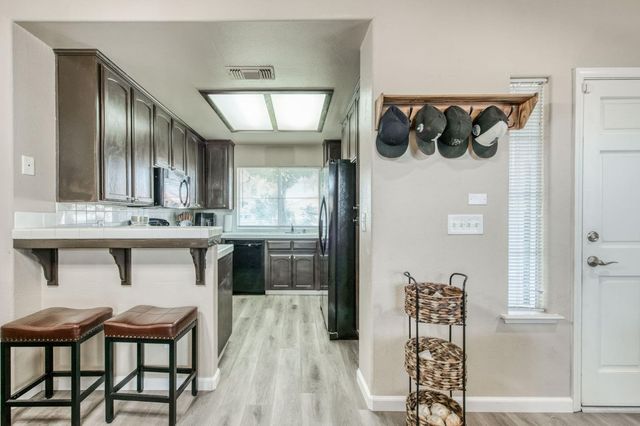5706 W Sample Avenue W, Fresno, CA 93722