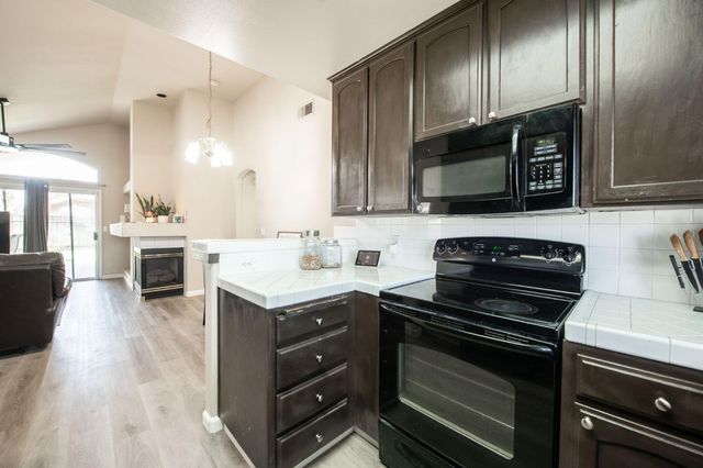 5706 W Sample Avenue W, Fresno, CA 93722