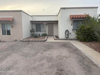 2650 S Oakenshield Way, Tucson, AZ 85730