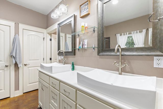 146 County Road 2250, Valley View, TX 76272