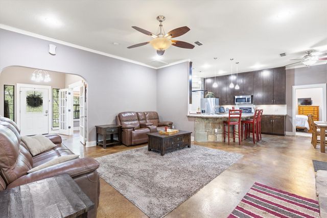 146 County Road 2250, Valley View, TX 76272
