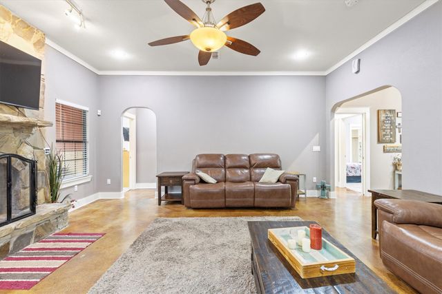 146 County Road 2250, Valley View, TX 76272
