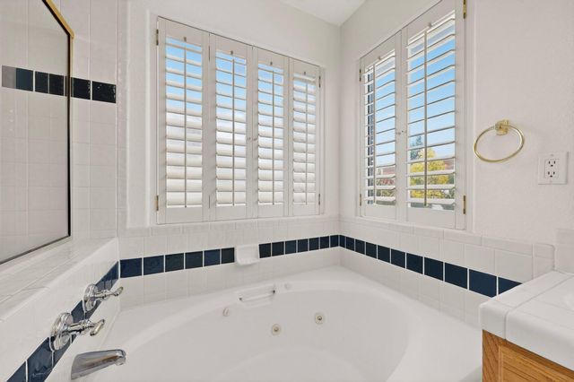 8720 Springhill Drive NW, Albuquerque, NM 87114