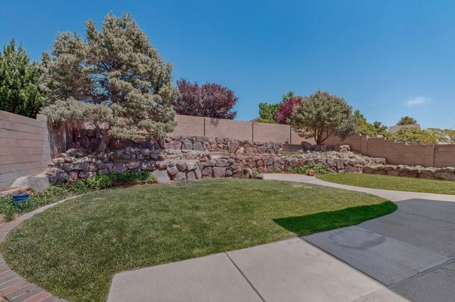 8720 Springhill Drive NW, Albuquerque, NM 87114