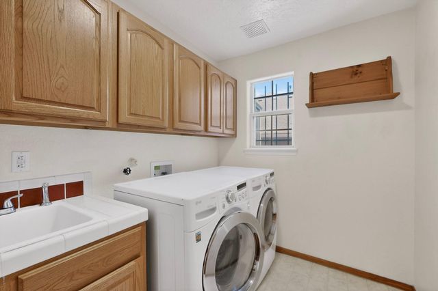 8720 Springhill Drive NW, Albuquerque, NM 87114
