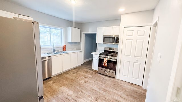 204 Elm Street, Bay City, MI 48706