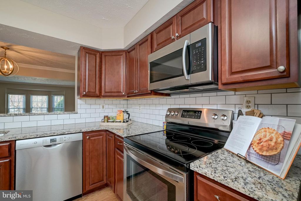 Image 11 of property listing at 4527 KINGSCUP CT, Ellicott City, MD 21042