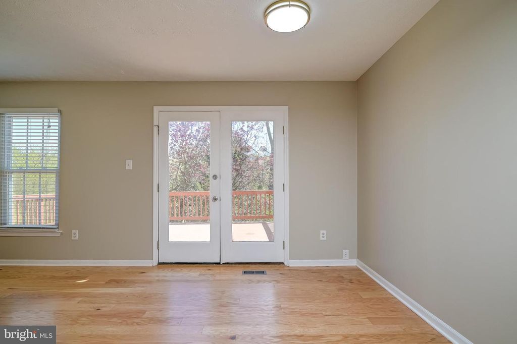 Image 16 of property listing at 4527 KINGSCUP CT, Ellicott City, MD 21042