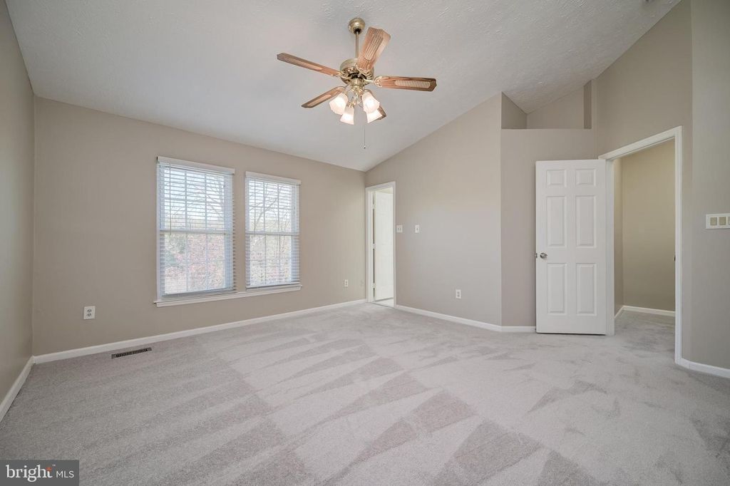 Image 19 of property listing at 4527 KINGSCUP CT, Ellicott City, MD 21042