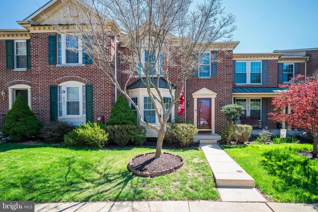 Image 2 of property listing at 4527 KINGSCUP CT, Ellicott City, MD 21042