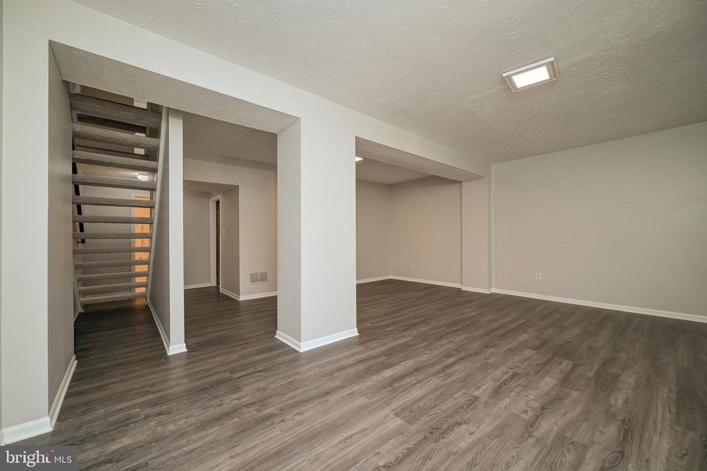 Image 32 of property listing at 4527 KINGSCUP CT, Ellicott City, MD 21042