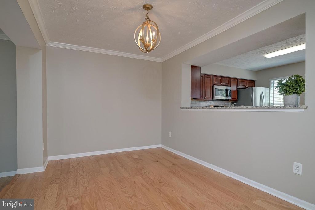 Image 7 of property listing at 4527 KINGSCUP CT, Ellicott City, MD 21042