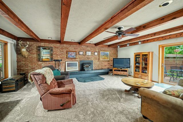 125 S Hilldale Rd, Salina, KS 67401