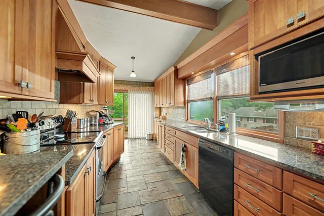 125 S Hilldale Rd, Salina, KS 67401