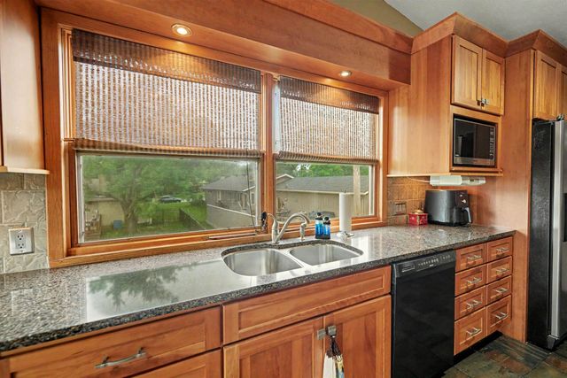 125 S Hilldale Rd, Salina, KS 67401