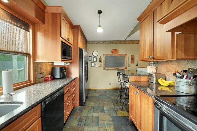 125 S Hilldale Rd, Salina, KS 67401