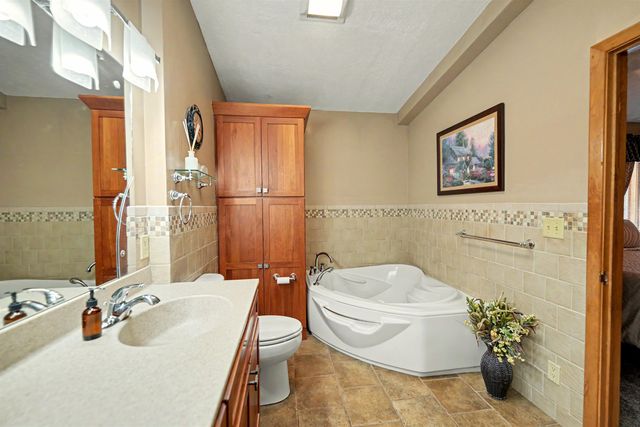 125 S Hilldale Rd, Salina, KS 67401
