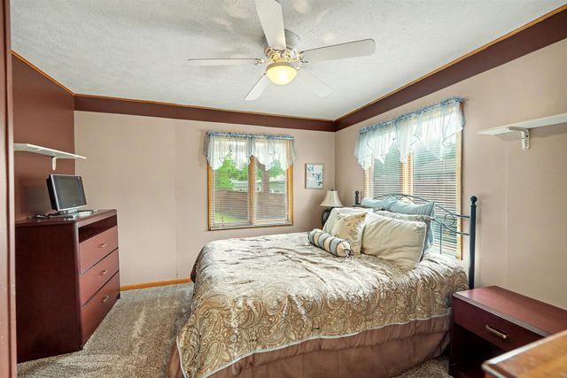 125 S Hilldale Rd, Salina, KS 67401