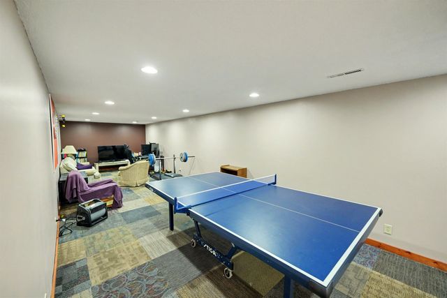 125 S Hilldale Rd, Salina, KS 67401