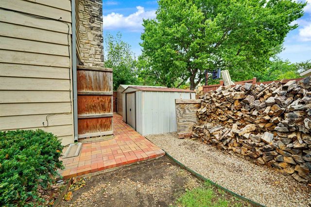125 S Hilldale Rd, Salina, KS 67401