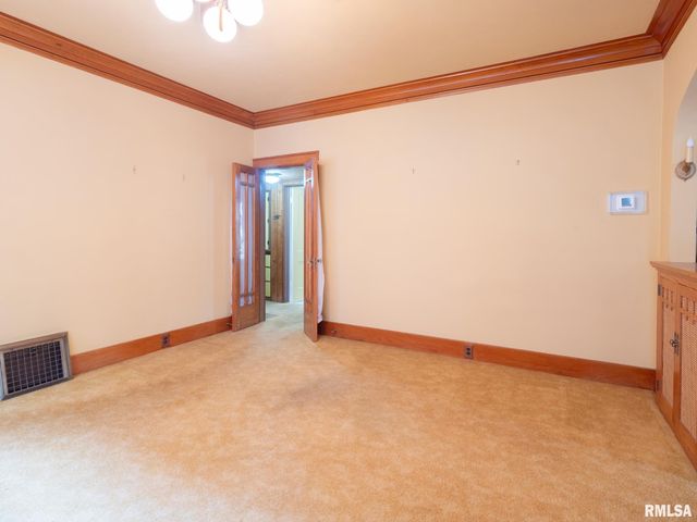 2409 N LINN Street, Peoria, IL 61604