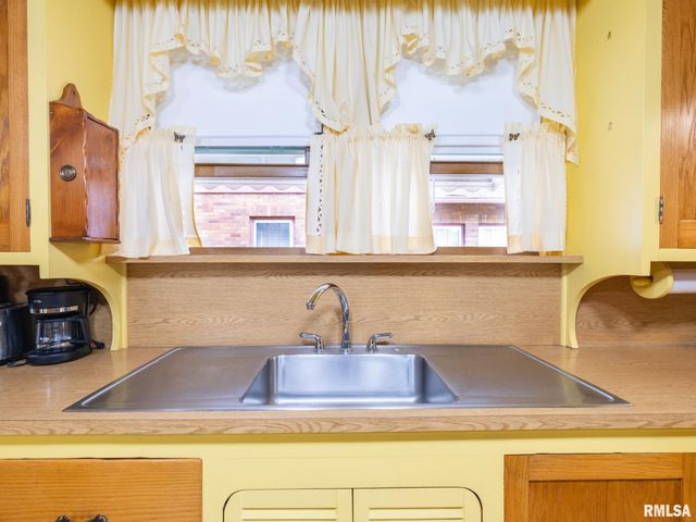 2409 N LINN Street, Peoria, IL 61604