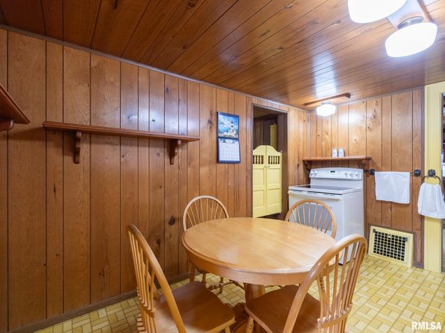 2409 N LINN Street, Peoria, IL 61604