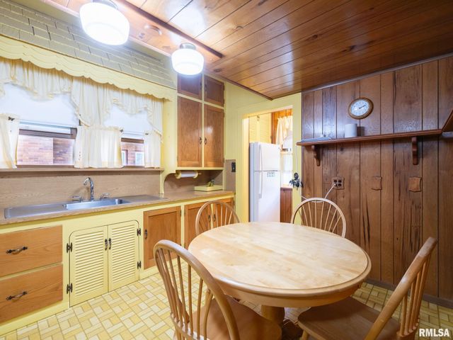 2409 N LINN Street, Peoria, IL 61604