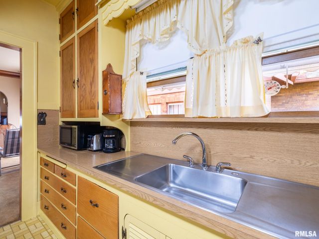 2409 N LINN Street, Peoria, IL 61604