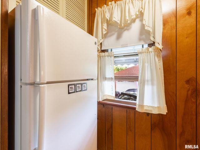 2409 N LINN Street, Peoria, IL 61604