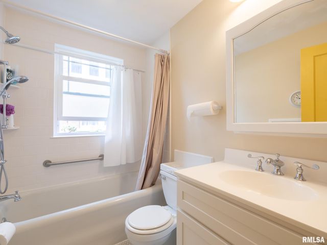 2409 N LINN Street, Peoria, IL 61604