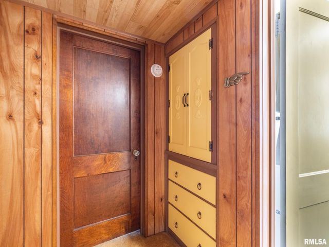 2409 N LINN Street, Peoria, IL 61604