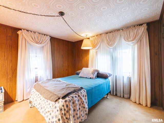 2409 N LINN Street, Peoria, IL 61604