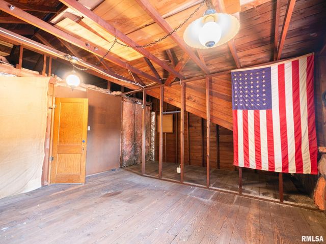 2409 N LINN Street, Peoria, IL 61604