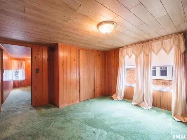 2409 N LINN Street, Peoria, IL 61604