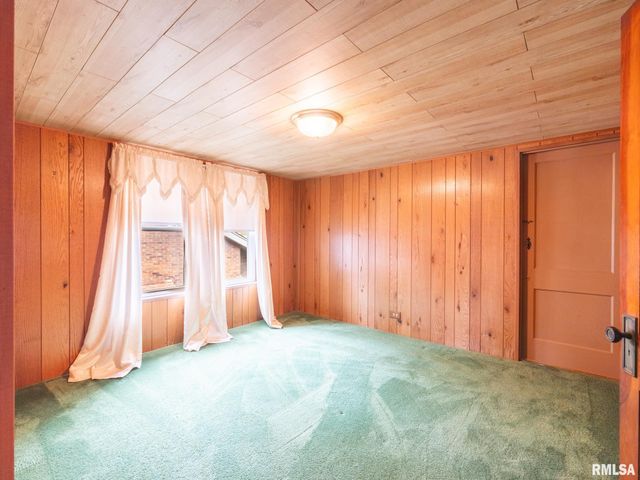 2409 N LINN Street, Peoria, IL 61604