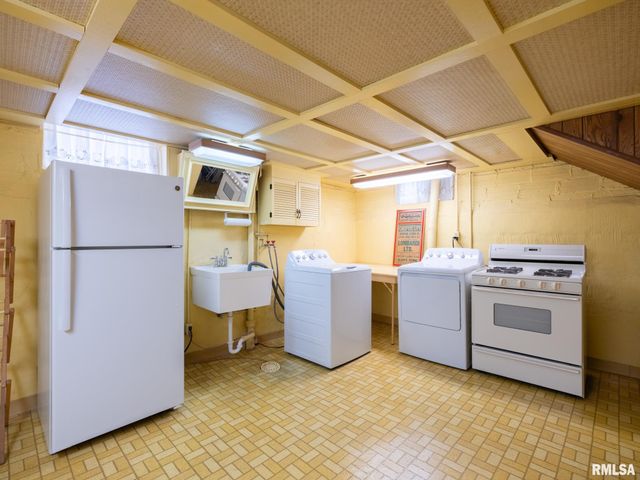 2409 N LINN Street, Peoria, IL 61604