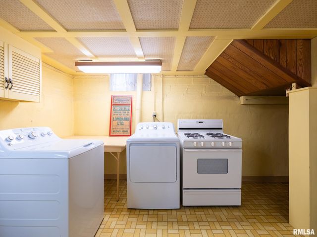 2409 N LINN Street, Peoria, IL 61604