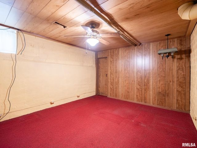 2409 N LINN Street, Peoria, IL 61604