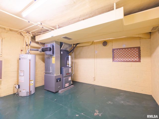 2409 N LINN Street, Peoria, IL 61604