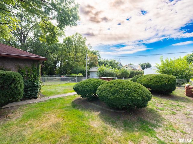 2409 N LINN Street, Peoria, IL 61604