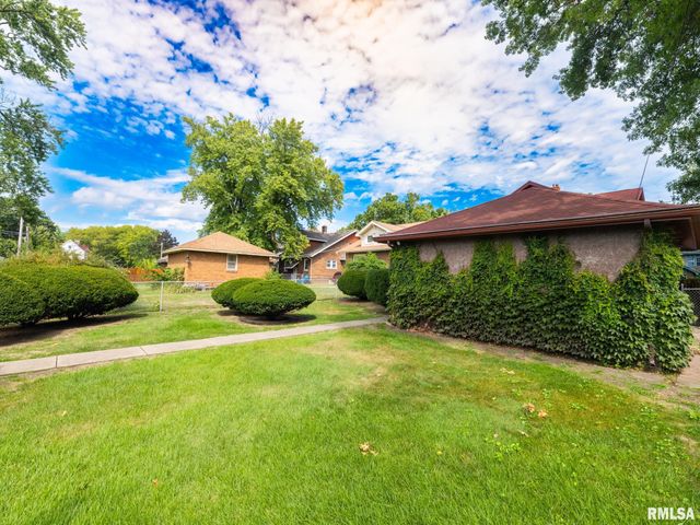 2409 N LINN Street, Peoria, IL 61604